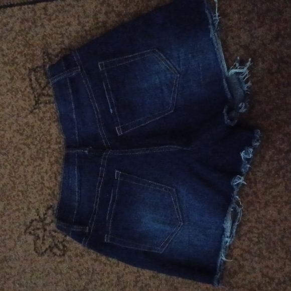 Shorts - Picture 4 of 4